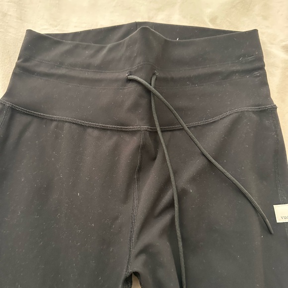 NWOT Vuori Daily Leggings - Picture 2 of 3